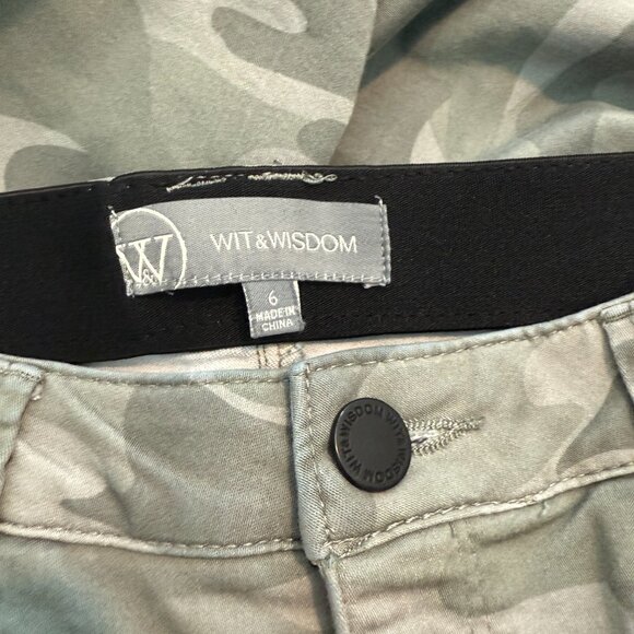Wit & Wisdom Size 6 Green Camo Jeans Great Condition - Picture 2 of 6